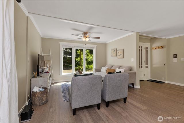 561 Sun Island Drive, Easton, WA 98925