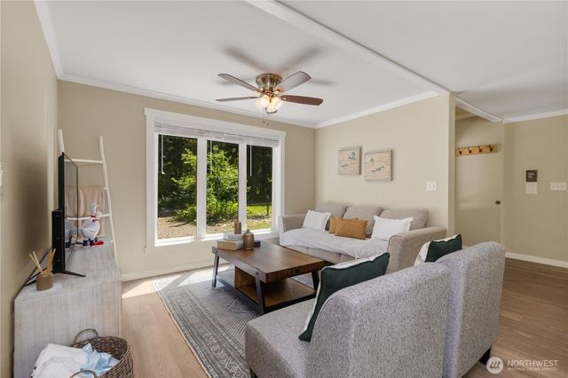 561 Sun Island Drive, Easton, WA 98925