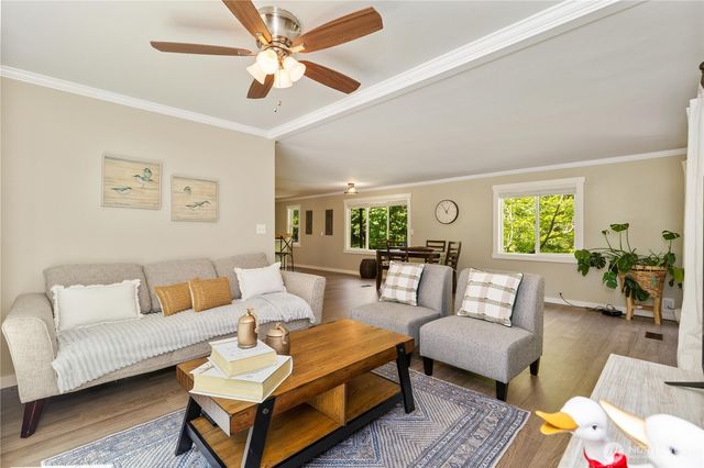 561 Sun Island Drive, Easton, WA 98925