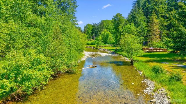 561 Sun Island Drive, Easton, WA 98925