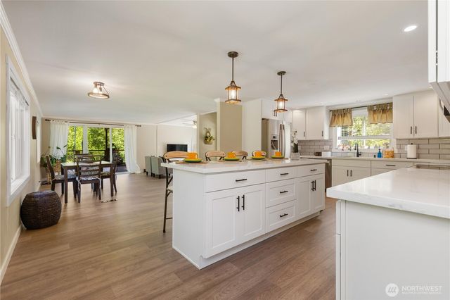561 Sun Island Drive, Easton, WA 98925