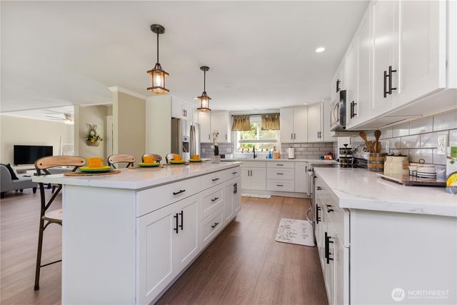 561 Sun Island Drive, Easton, WA 98925