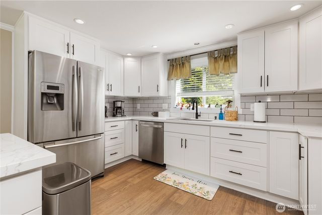 561 Sun Island Drive, Easton, WA 98925