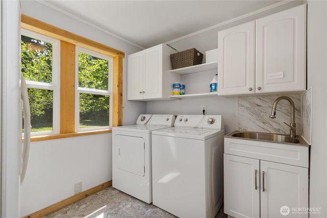 561 Sun Island Drive, Easton, WA 98925