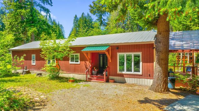 561 Sun Island Drive, Easton, WA 98925