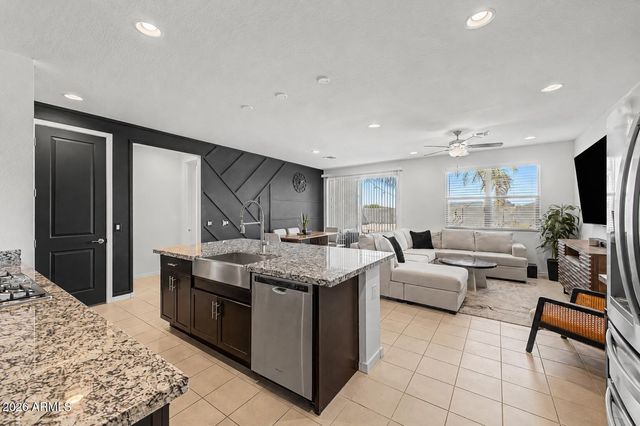 4370 W SUNCUP Drive, San Tan Valley, AZ 85144