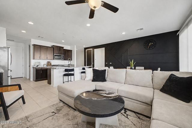 4370 W SUNCUP Drive, San Tan Valley, AZ 85144