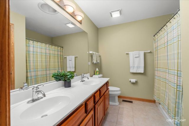 381 Hickory Lane, South Elgin, IL 60177