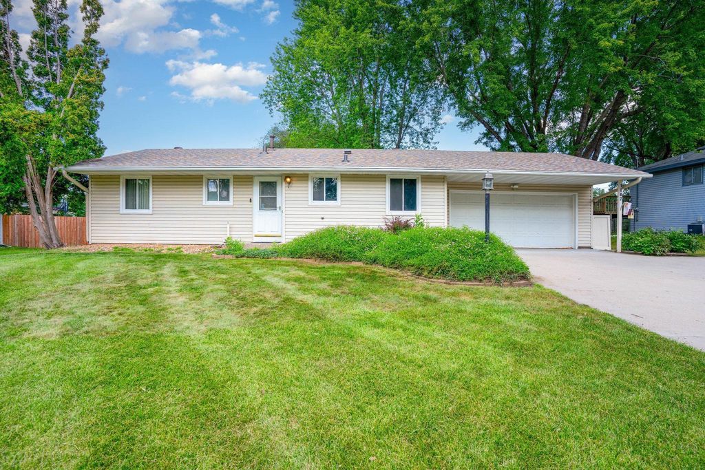 1087 Whitney Drive, Apple Valley, MN 55124