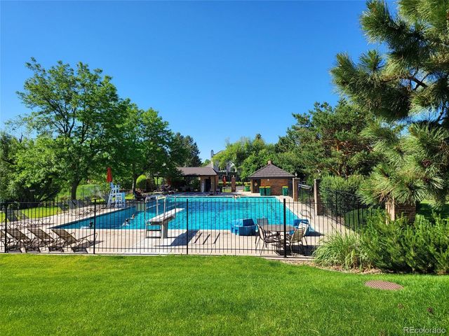 1934 S Parfet Drive, Lakewood, CO 80227