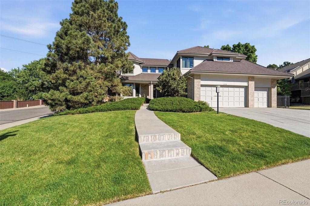 1934 S Parfet Drive, Lakewood, CO 80227
