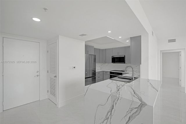 2775 NE 187th Street 514, Aventura, FL 33180