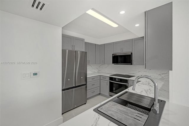 2775 NE 187th Street 514, Aventura, FL 33180