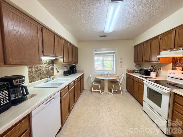 3 Wintry Drive, Hendersonville, NC 28792
