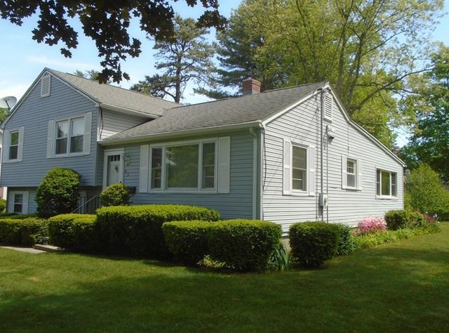 63 Meadowlark Dr, Longmeadow, MA 01106