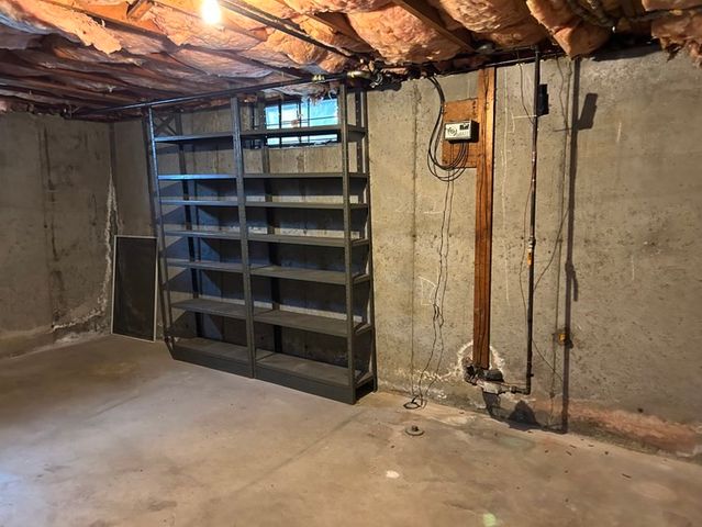 63 Meadowlark Dr, Longmeadow, MA 01106