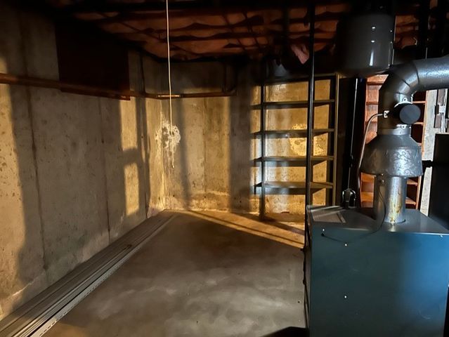 63 Meadowlark Dr, Longmeadow, MA 01106