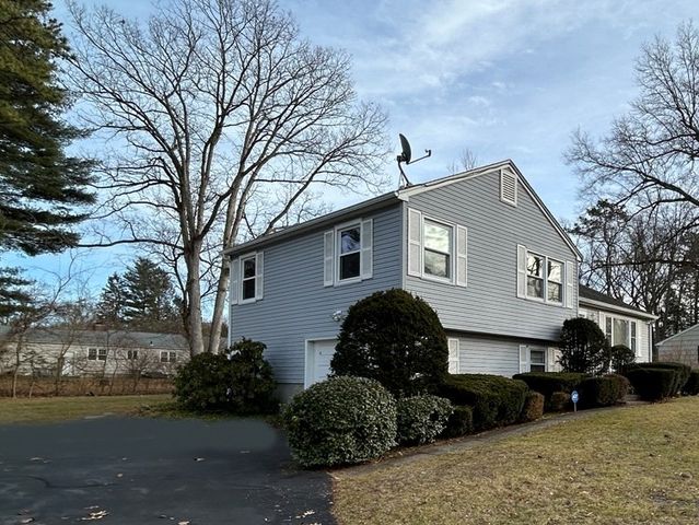 63 Meadowlark Dr, Longmeadow, MA 01106