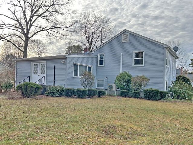 63 Meadowlark Dr, Longmeadow, MA 01106