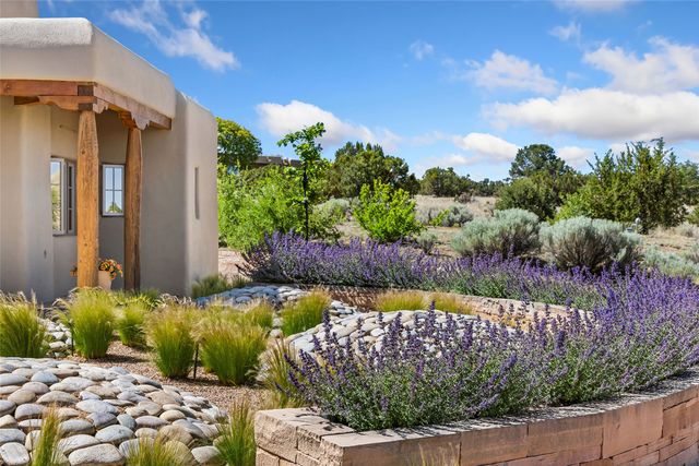 26 Amberwood Loop, Santa Fe, NM 87506