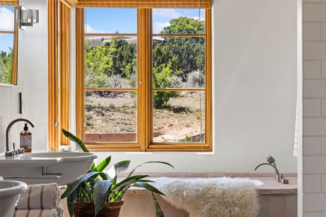 26 Amberwood Loop, Santa Fe, NM 87506