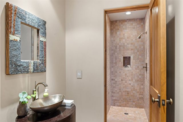 26 Amberwood Loop, Santa Fe, NM 87506