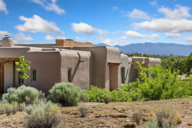 26 Amberwood Loop, Santa Fe, NM 87506
