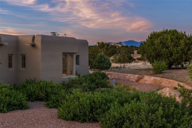 26 Amberwood Loop, Santa Fe, NM 87506