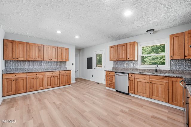 284 H Heaton Road, Elizabethton, TN 37643