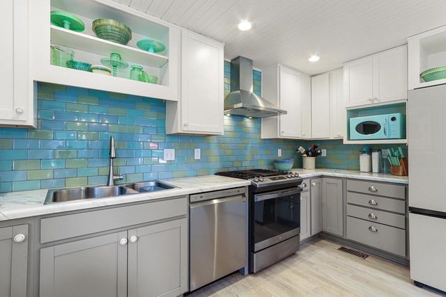 2432 North Shore DRIVE, Delavan, WI 53115