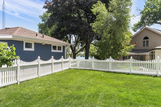 2432 North Shore DRIVE, Delavan, WI 53115