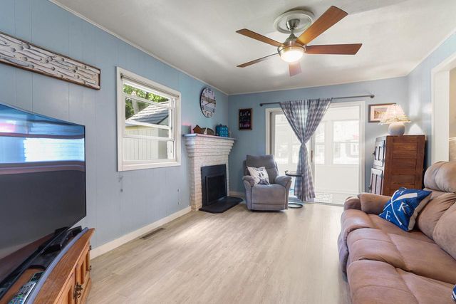 2432 North Shore DRIVE, Delavan, WI 53115
