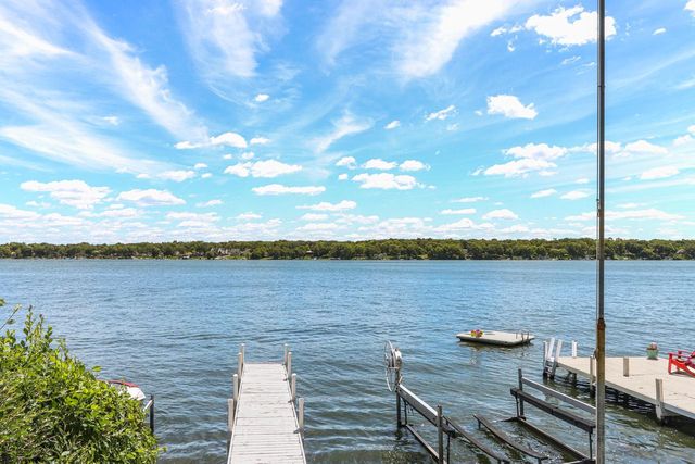 2432 North Shore DRIVE, Delavan, WI 53115