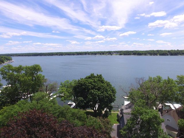 2432 North Shore DRIVE, Delavan, WI 53115