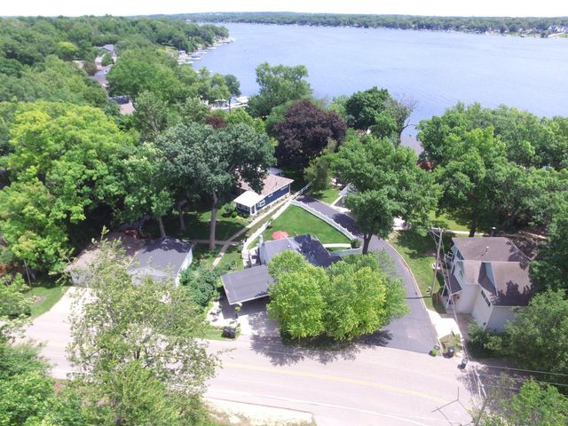 2432 North Shore DRIVE, Delavan, WI 53115