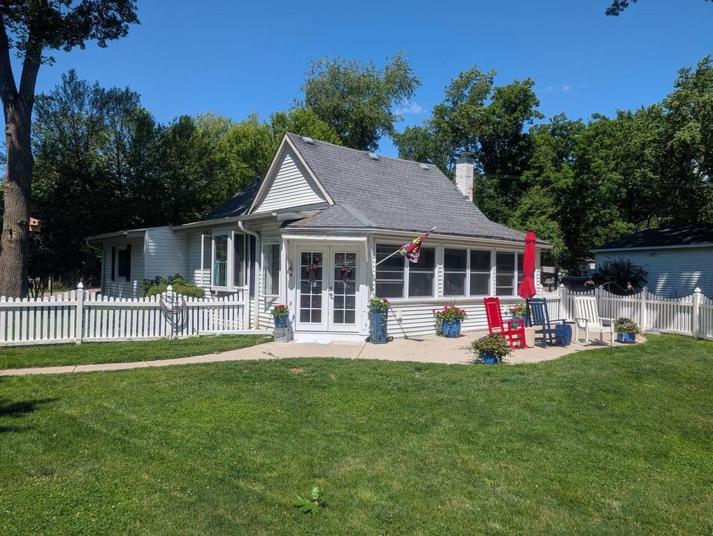 2432 North Shore DRIVE, Delavan, WI 53115