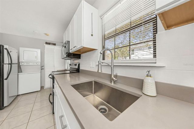 1022 8TH STREET N, St Petersburg, FL 33701