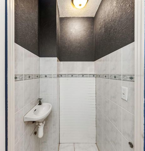 1022 8TH STREET N, St Petersburg, FL 33701