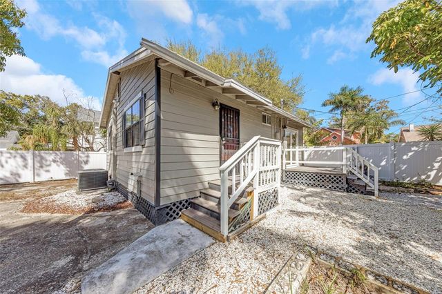 1022 8TH STREET N, St Petersburg, FL 33701