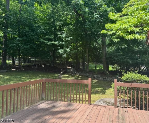 554 Huckleberry Ln, Franklin Lakes Boro, NJ 07417