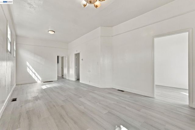 2207 13th Ave, Oakland, CA 94606
