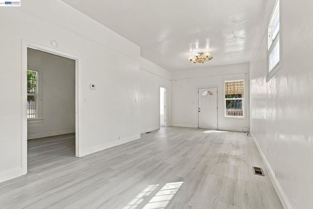 2207 13th Ave, Oakland, CA 94606