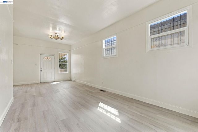 2207 13th Ave, Oakland, CA 94606