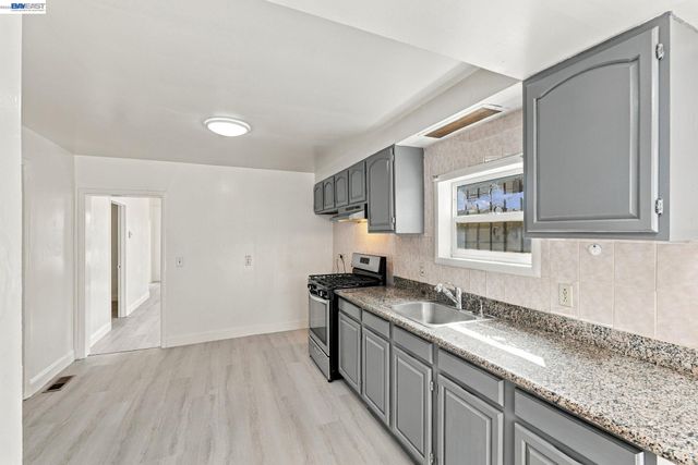 2207 13th Ave, Oakland, CA 94606