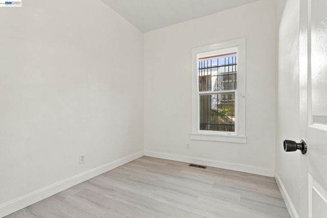 2207 13th Ave, Oakland, CA 94606