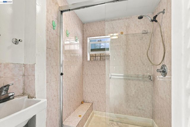 2207 13th Ave, Oakland, CA 94606