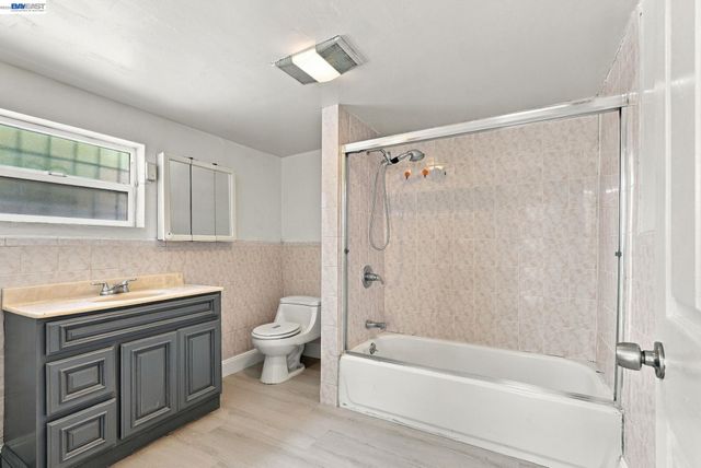 2207 13th Ave, Oakland, CA 94606