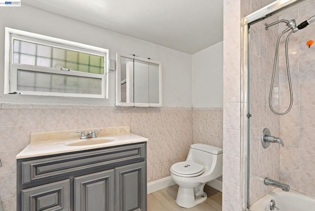 2207 13th Ave, Oakland, CA 94606