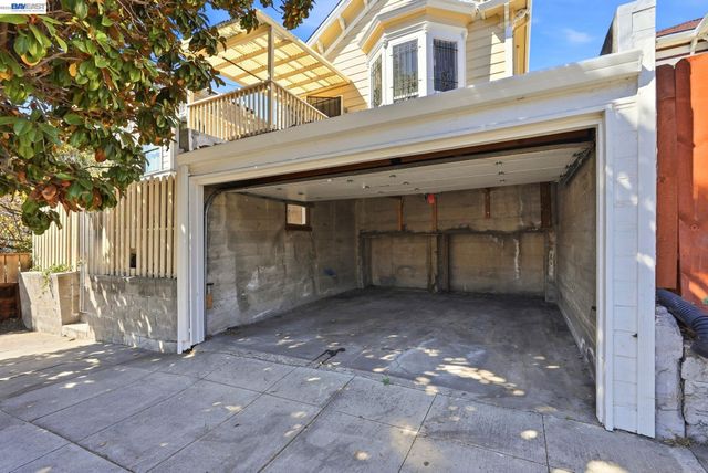 2207 13th Ave, Oakland, CA 94606