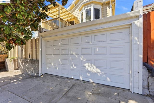 2207 13th Ave, Oakland, CA 94606